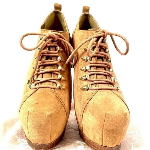 TAN SUEDE TIE UP ANKLE BOOTIES 5.5” HEEL SIZE 8.5 - Picture 3 of 6